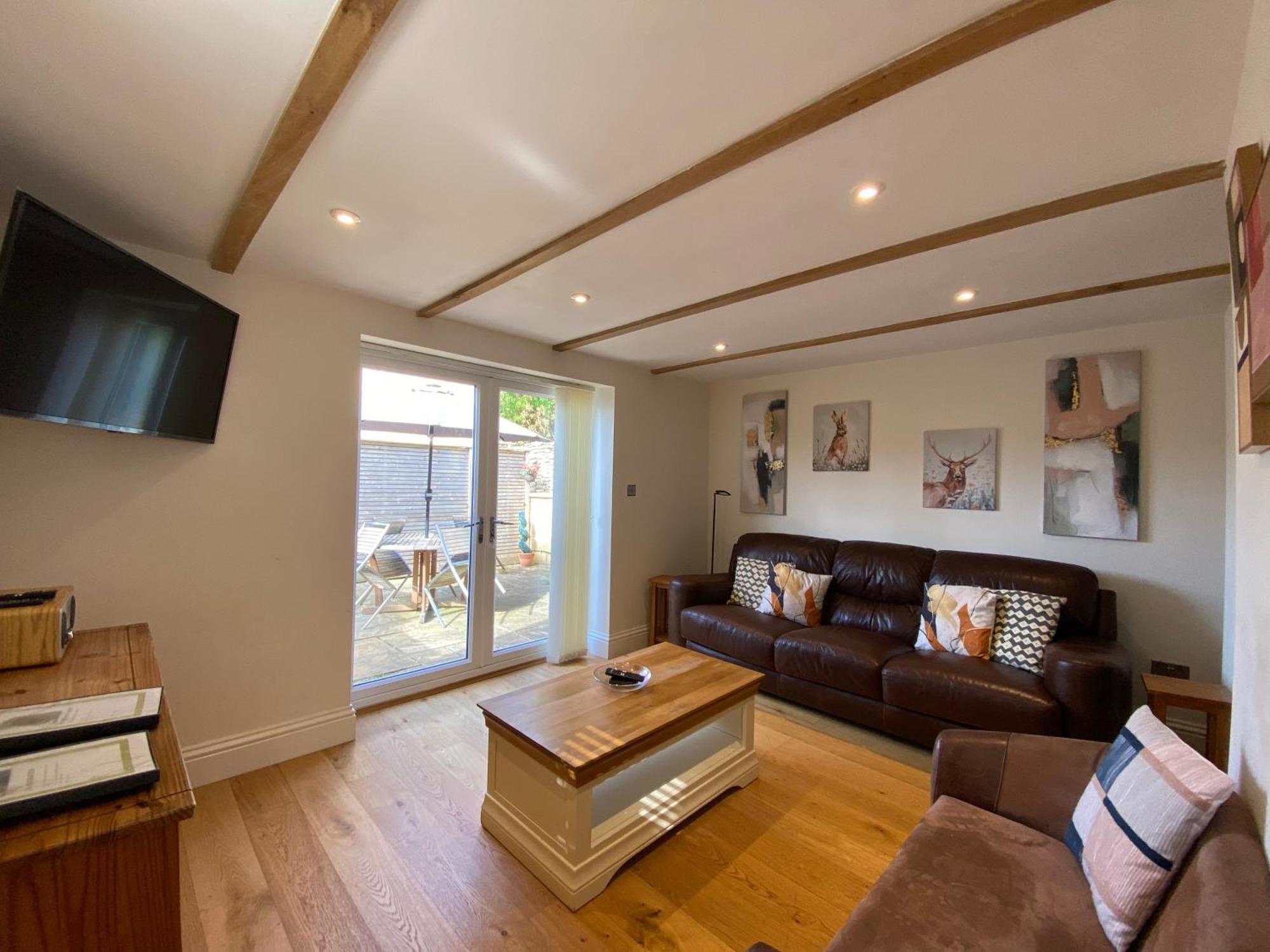 Folly Cottage & The Old Forge Colerne ภายนอก รูปภาพ
